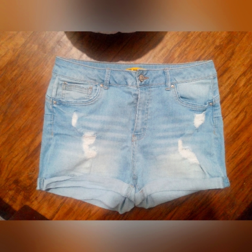 Light blue denim short